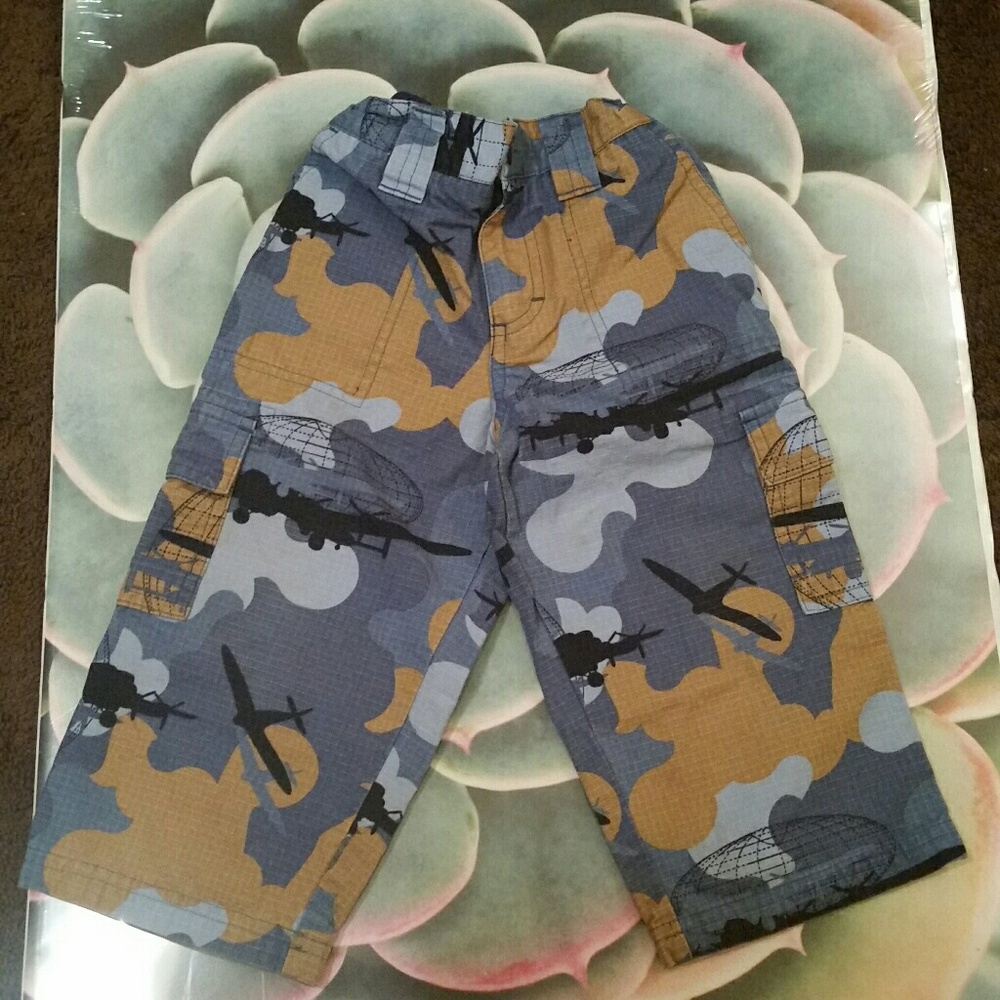 (NWOT)Hartstrings camouflage cargo pants,2T